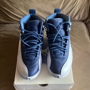 Air Jordan 12 Retro  blue & white men size 8 like new